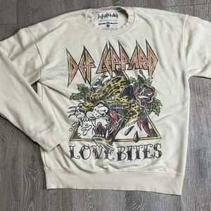 Def Leppard Sweatshirt Men's Small Beige Love Bites Graphic Pullover Long Sleeve